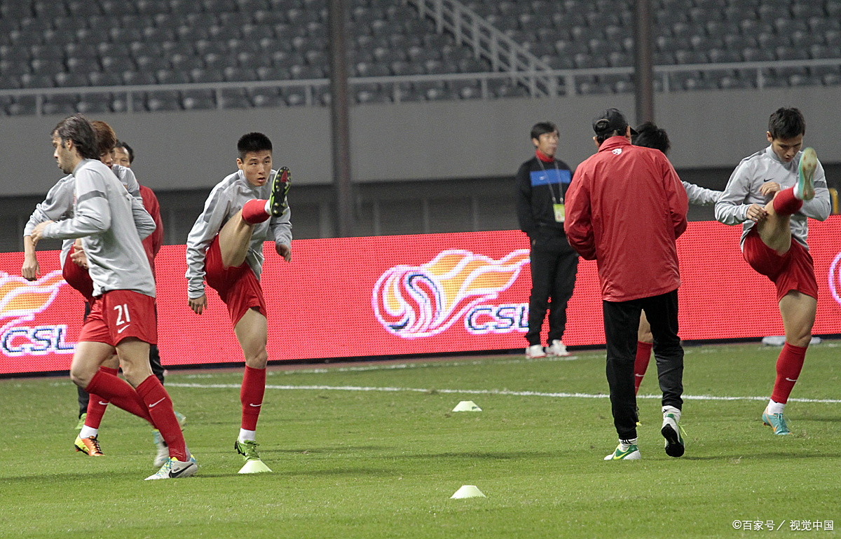 中欧体育武汉三镇迎荷甲关键赛；冲刺阶段止住颓势；气氛紧张；身体对抗强度拉满的简单介绍