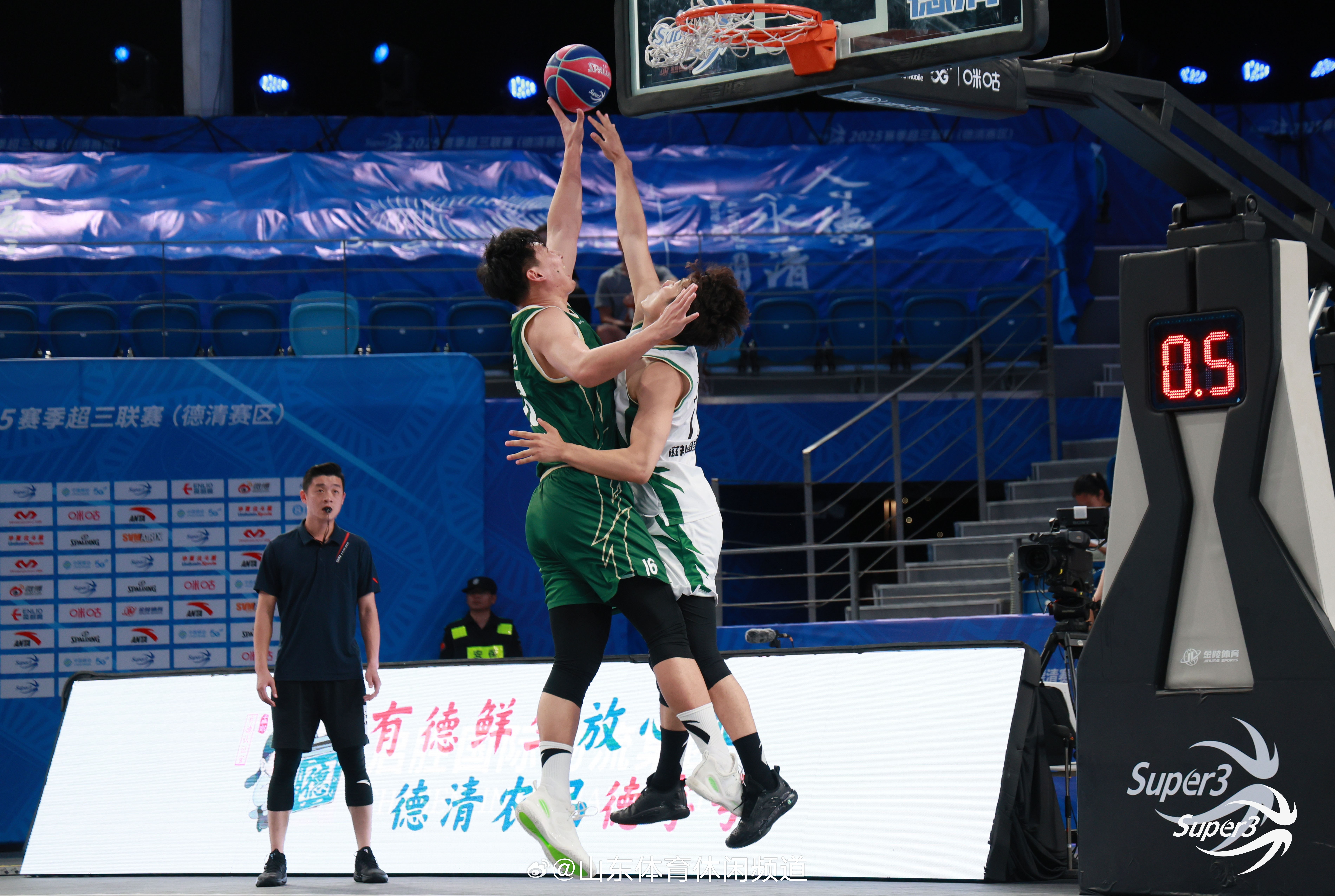 中欧体育直播集结日突围战来临；山东男篮围绕法国杯战术微调；悬念犹存；球队文化再被提及的简单介绍